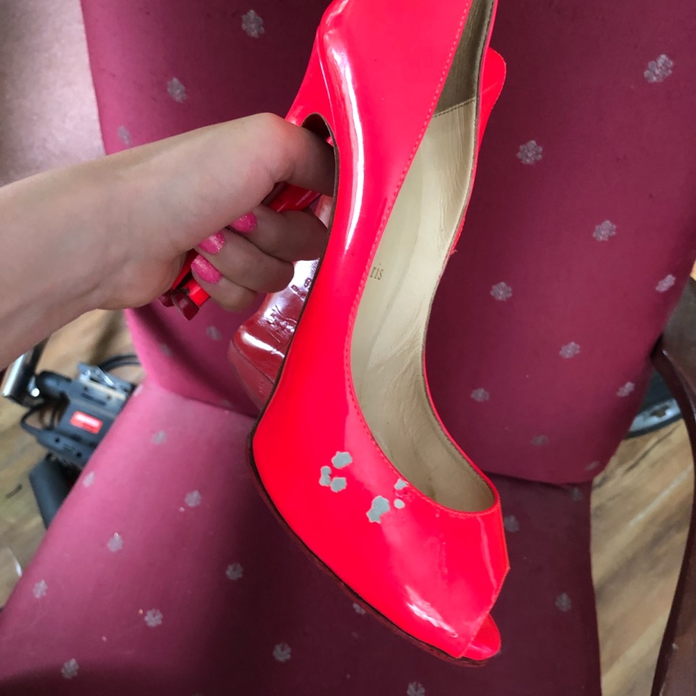 Damaged louboutin neon size 39 or 8.5